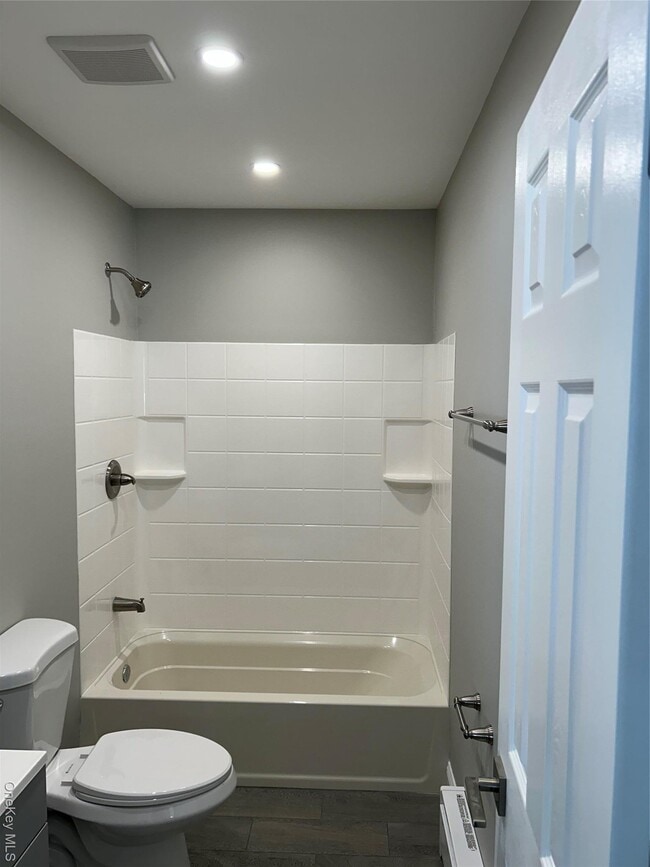 Building Photo - 135 Gale Rd