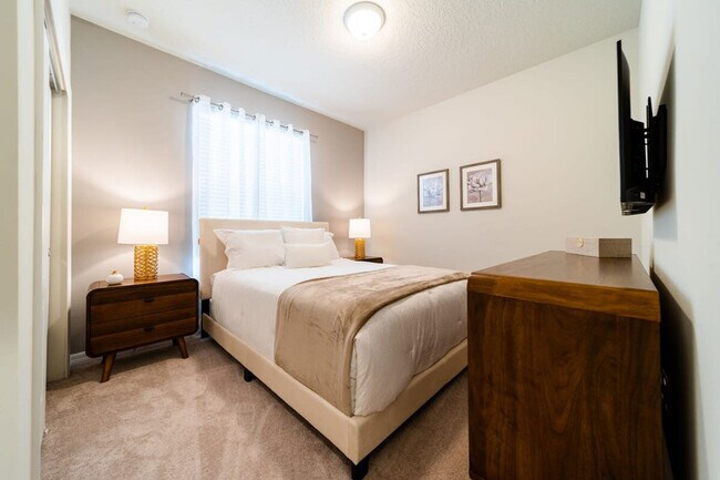 Building Photo - 2422 Dubai St