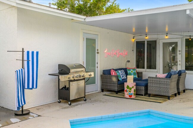 Building Photo - 7957 CottonWoode Dr