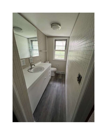 Building Photo - 401 Hyde Park Dr