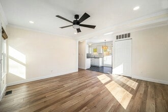 Building Photo - 1026 Gott St