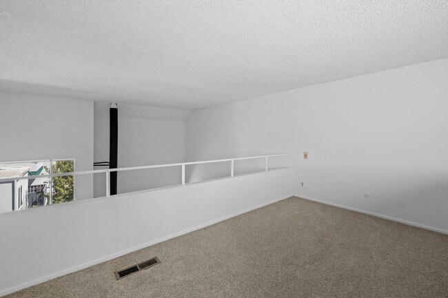Building Photo - 18645 Hatteras St