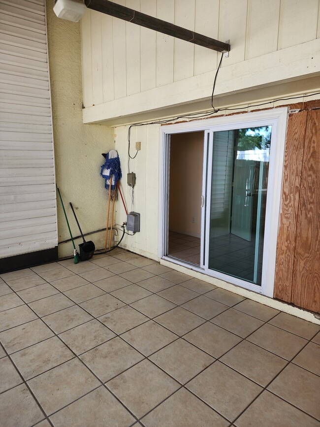 Screened Porch - 2751 S Pines Dr