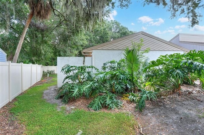 Building Photo - 3988 Oak Loop