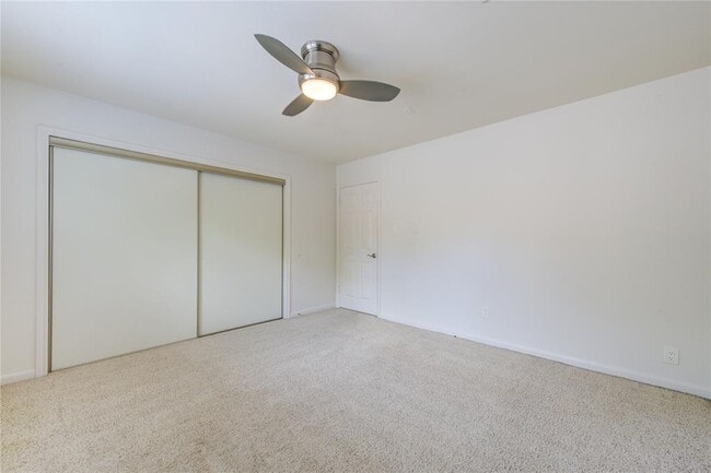 Building Photo - 25 Fairway Oaks Pl