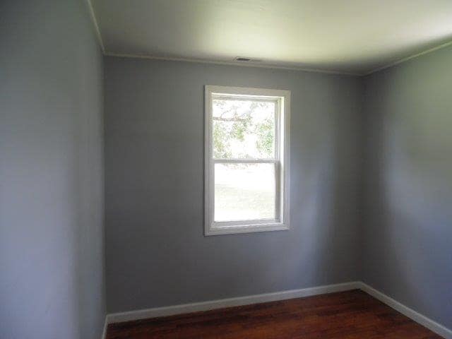 Building Photo - 2 BR 1 BA Duplex