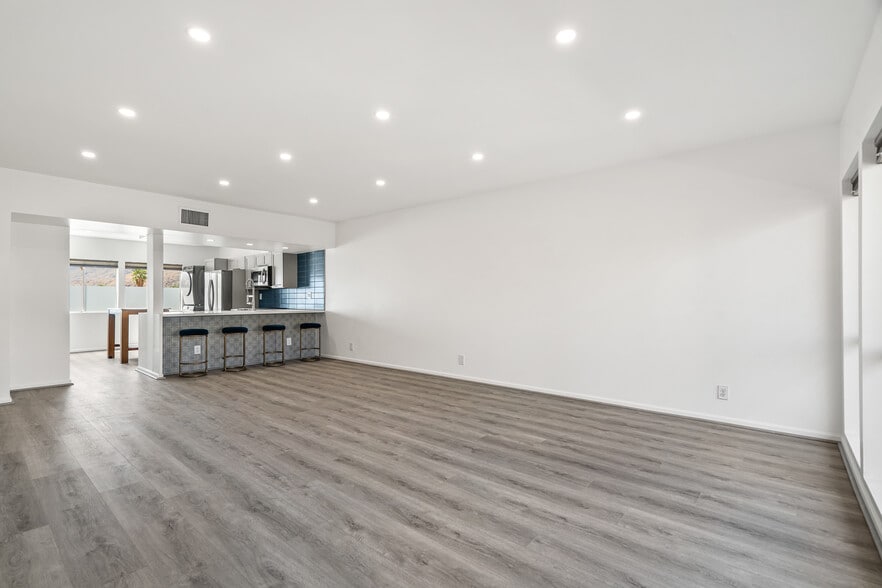 Building Photo - 277 E Alejo Rd