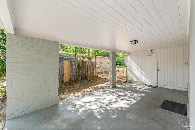 Building Photo - 22 Srant Dr