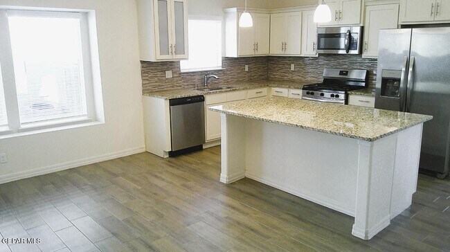 Building Photo - 653 Paseo Dulce Ave