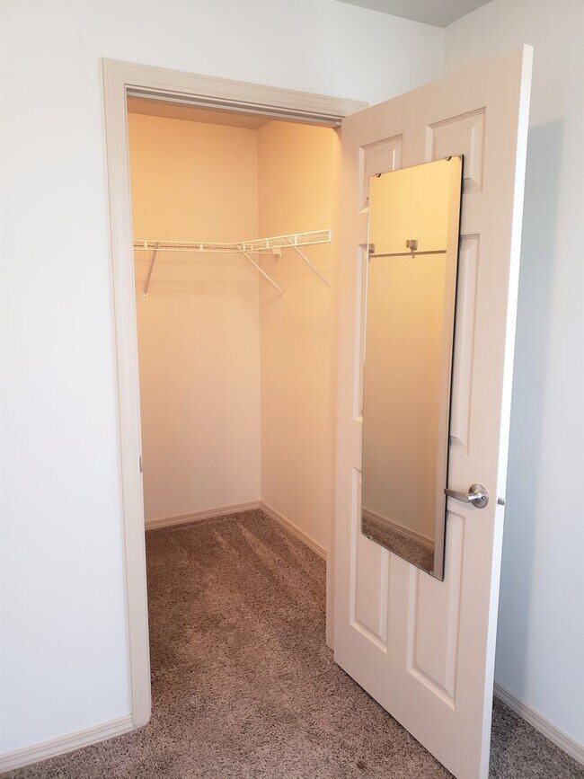 Building Photo - 1001 W Broadway Ave