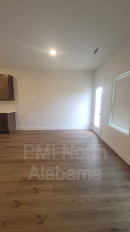 Building Photo - 7582 Discovery Pt Dr NW