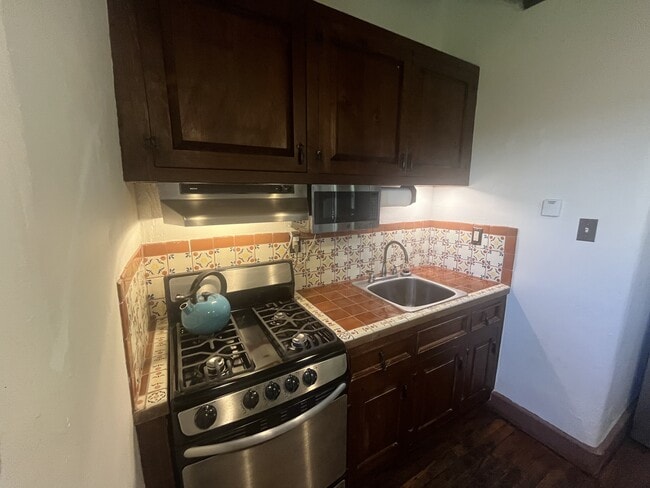 Building Photo - 104 Padre Martinez Ln