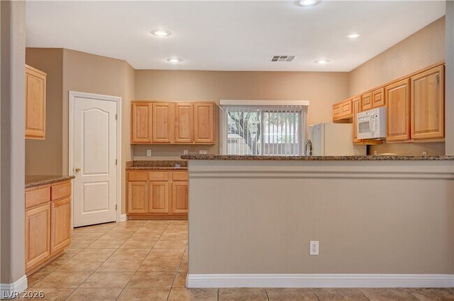 Building Photo - 9185 Wild Briar Ln