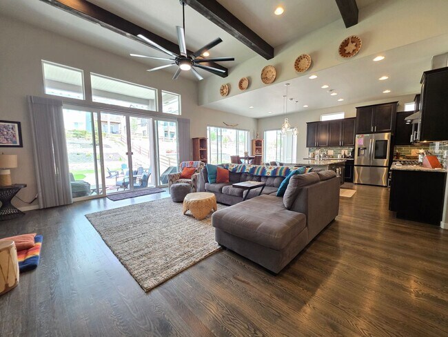 Building Photo - 5 Bed 4 Bath Home In Flying Horse North!!