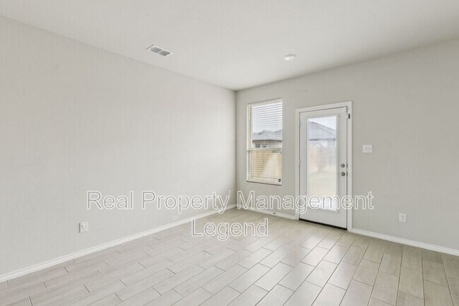 Building Photo - 968 Ravenwood Ln