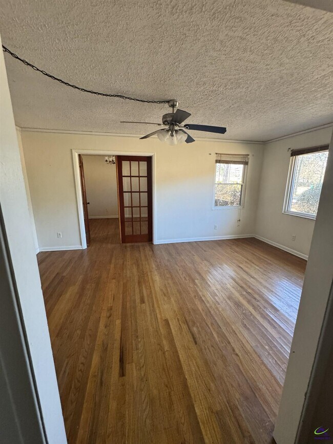 Building Photo - 501 Pinecrest Rd