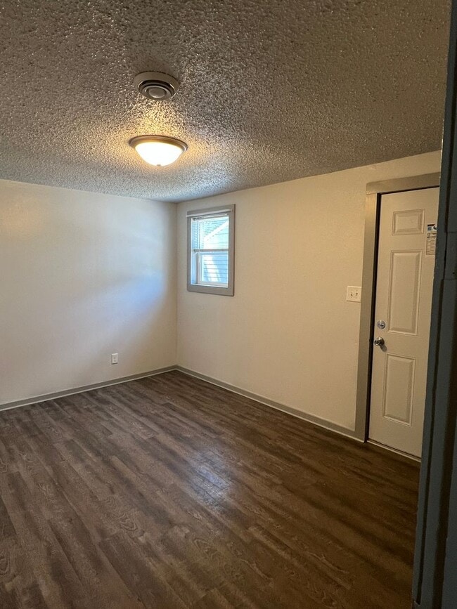 Building Photo - ***Applications Pending***Two-Bedroom dupl...