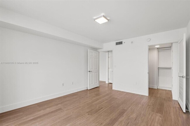 Building Photo - 1500 Bay Rd