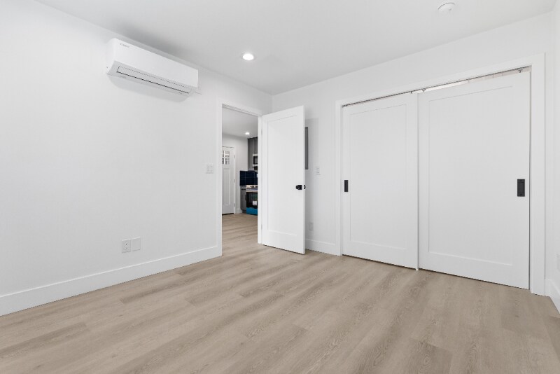 Building Photo - 232 N Hollywood Way