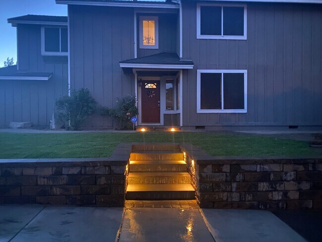 Building Photo - Unlock Your Next Adventure! Gorgeous 3-bd/2.5-ba  Available NOW in SW Reno!