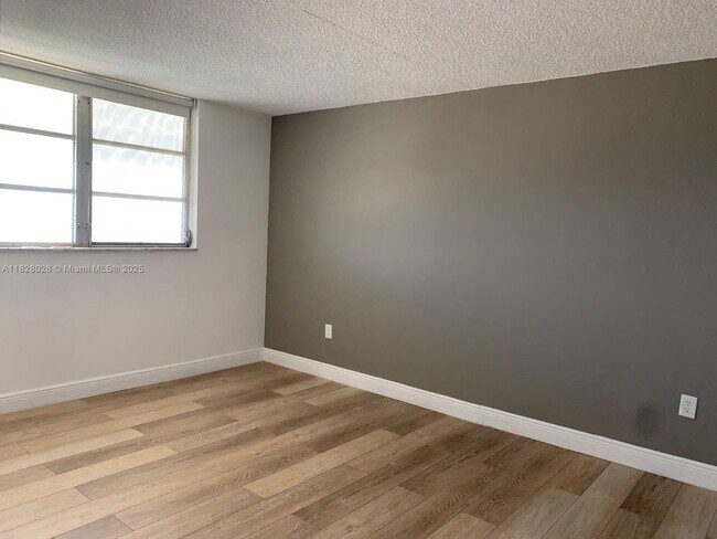 Building Photo - 3600 NE 170th St