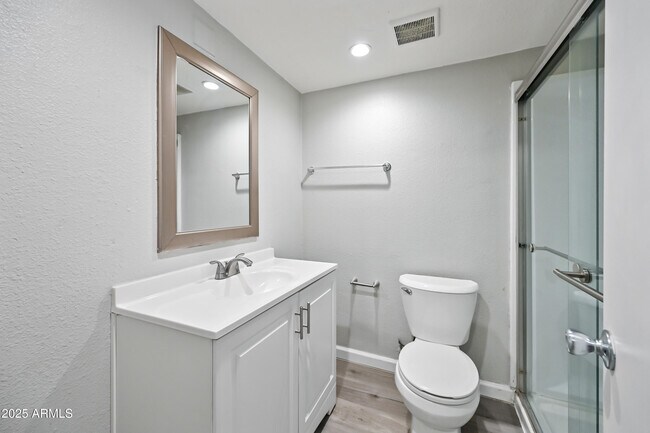 Building Photo - 3025 N 32nd St