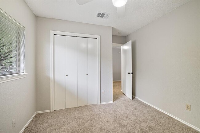 Building Photo - 6716 Shiner St