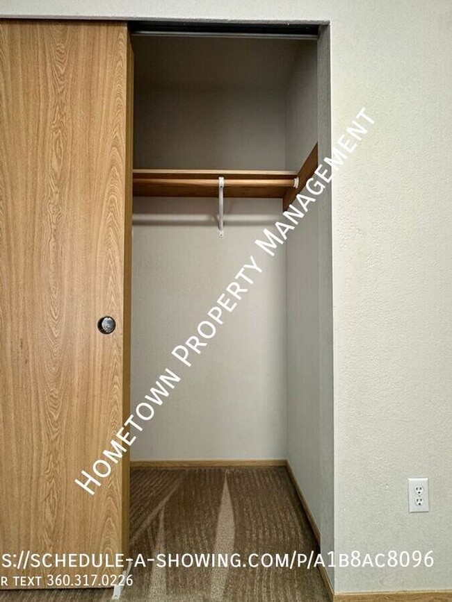 Building Photo - 4403 Chardonnay Dr SE