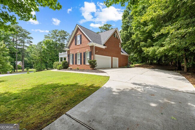 Building Photo - 340 Broadmoor Dr