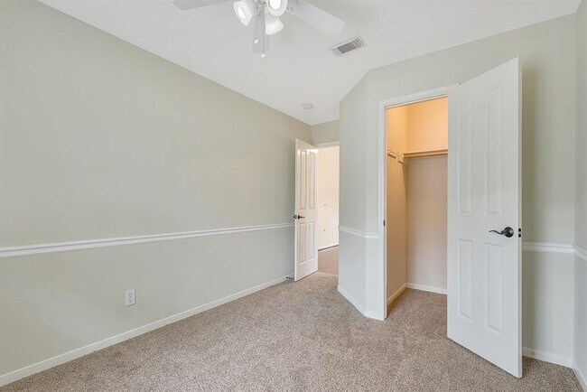 Building Photo - 27 Bethany Bend Dr
