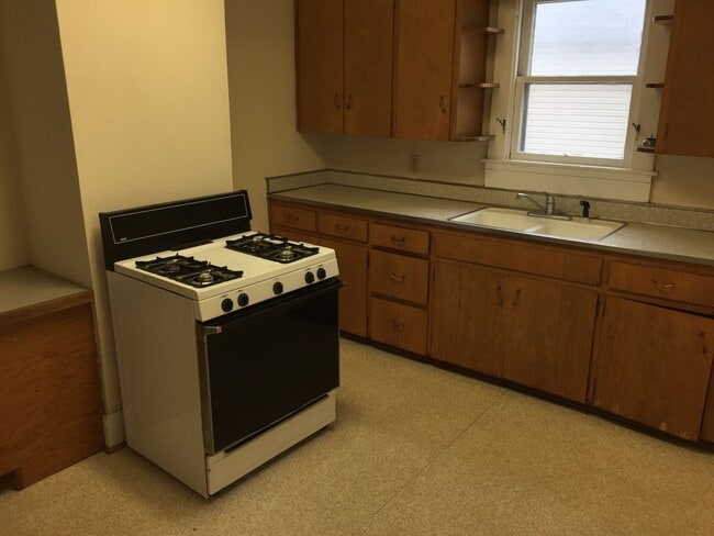 Building Photo - 3 Bed 2 Bath House Columbia College