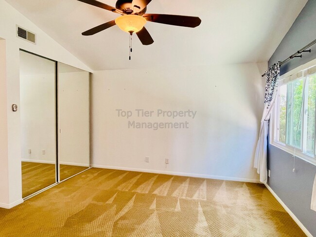Building Photo - ***4 bed / 2.5 bath / 2,067 sqft House in ...