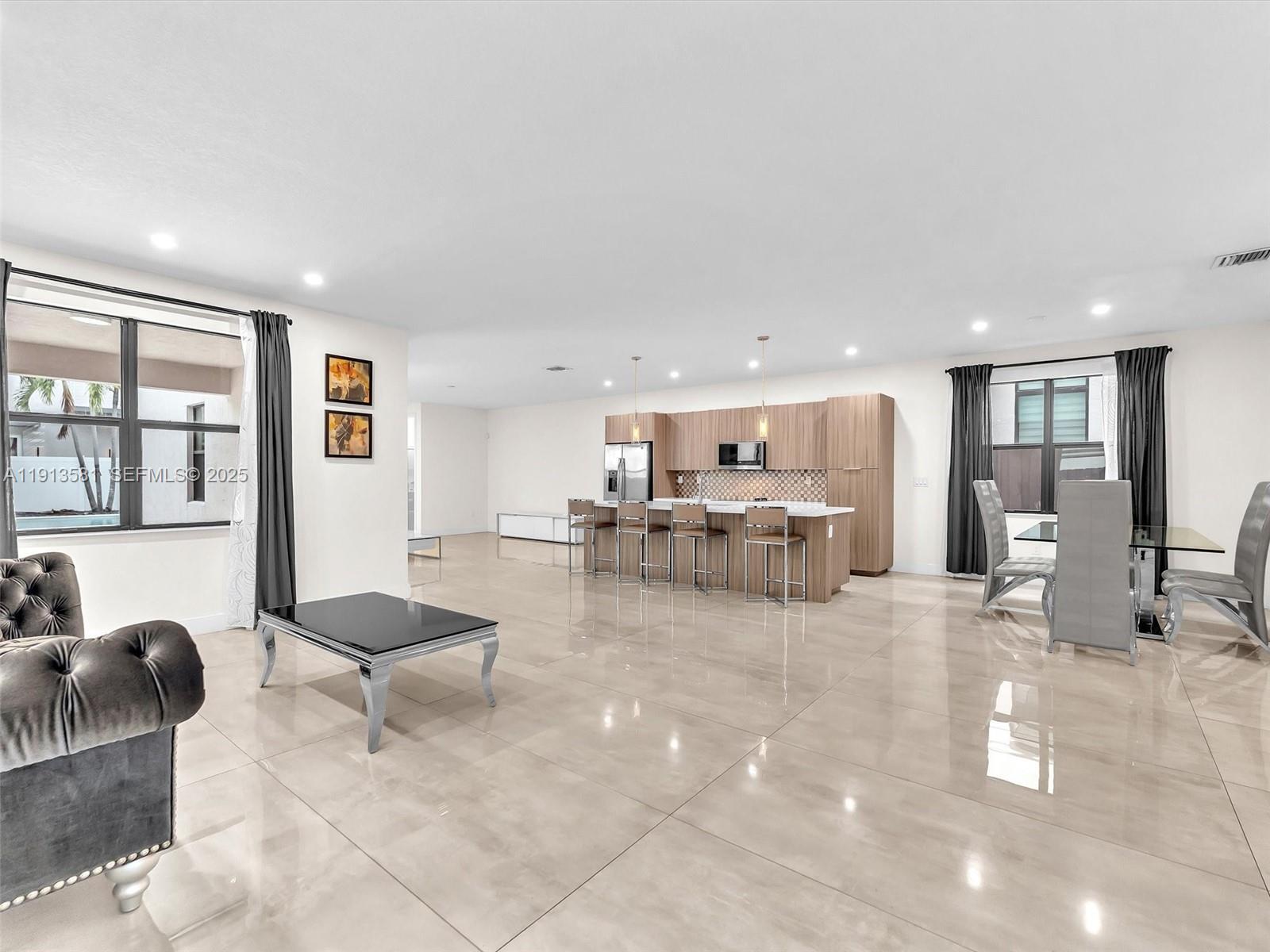 Building Photo - 10250 NW 76th Ter