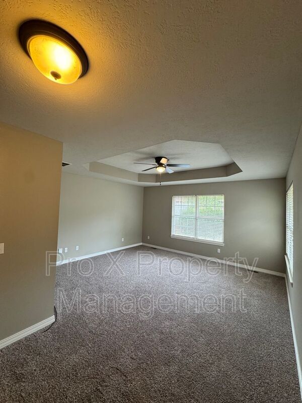 Building Photo - 740 E Gallup Hill Rd
