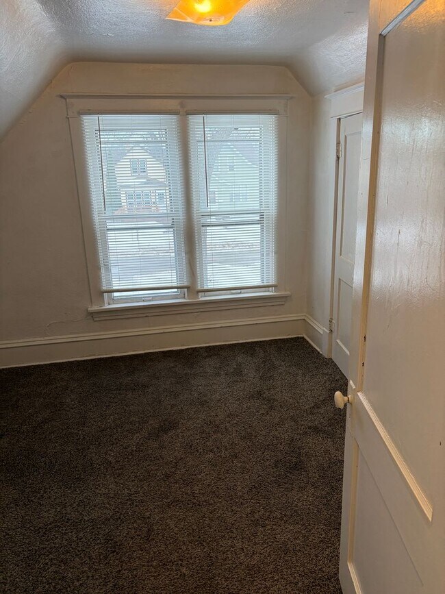 Building Photo - Charming 2-Bedroom, 1.5-Bath with Garage & Fenced Yard