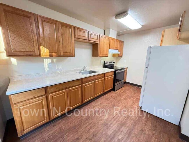 Building Photo - 250 E Romie Ln