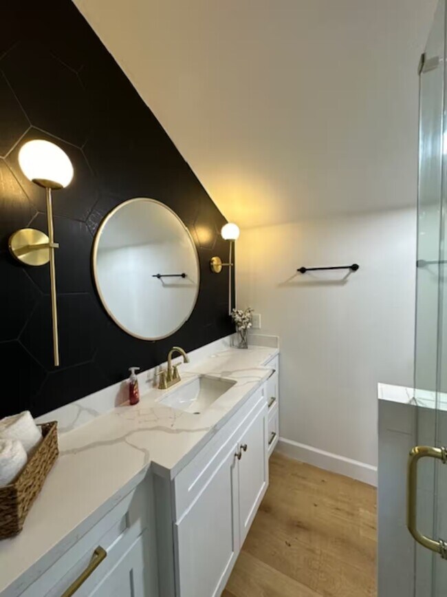 Building Photo - 502 Dark St