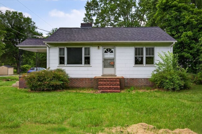 Primary Photo - 2 Bedroom, 1 Bathroom House in Madison!