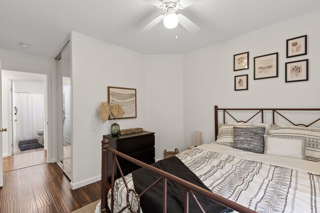 Second bedroom with Queen bed - 903 Valerie Ln