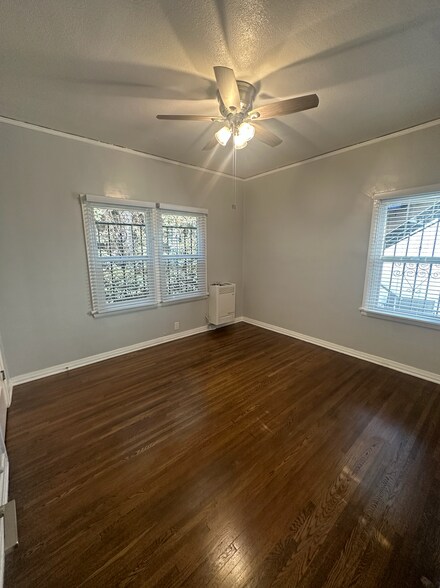 Building Photo - 1031 S Orange Dr