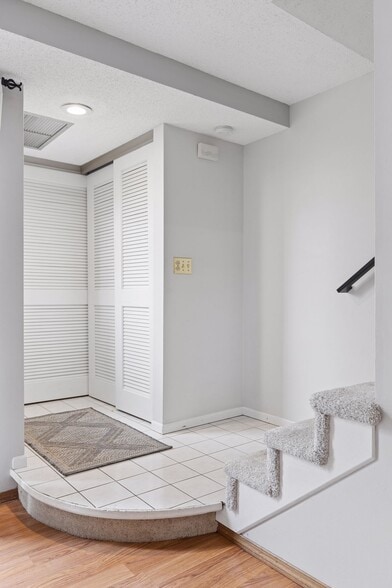 Building Photo - 3620 Independence Ave S