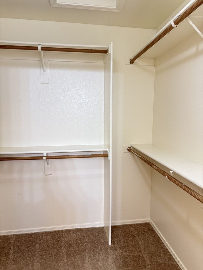 Building Photo - 4 bedroom in Coldwater Springs