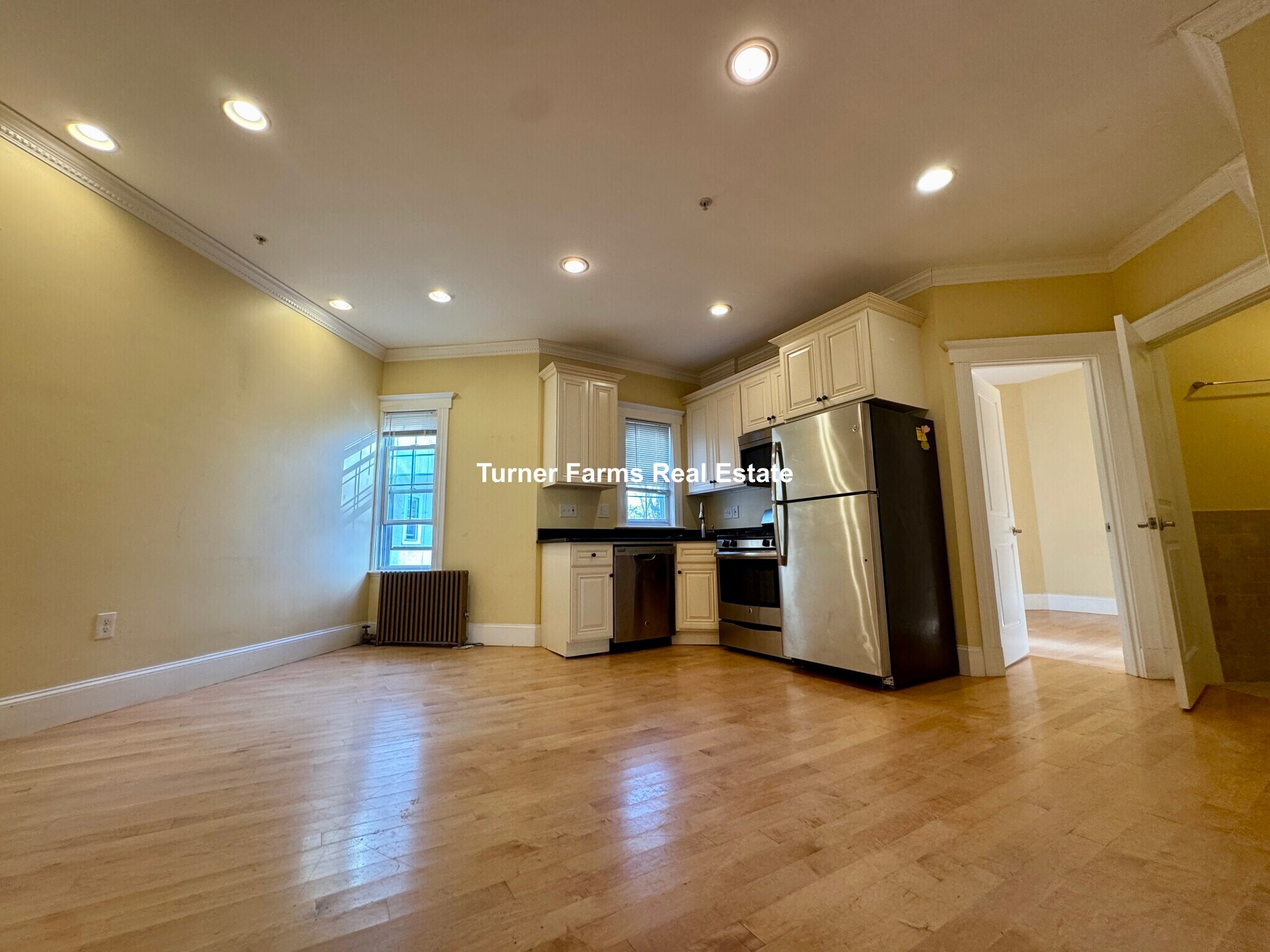 Building Photo - 156 Magazine St