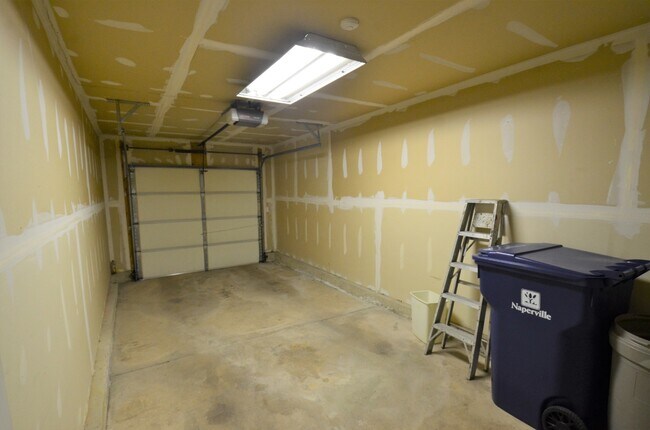 Building Photo - 2843 Rutland Cir