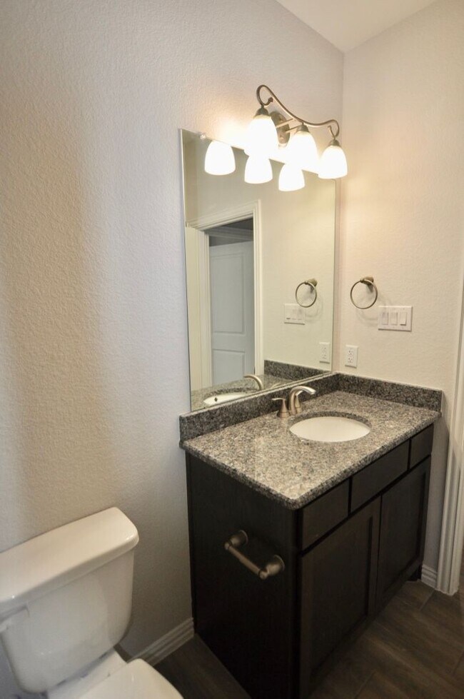 Building Photo - FOR LEASE! Charming 4 Bedroom - 2 Bathroom...