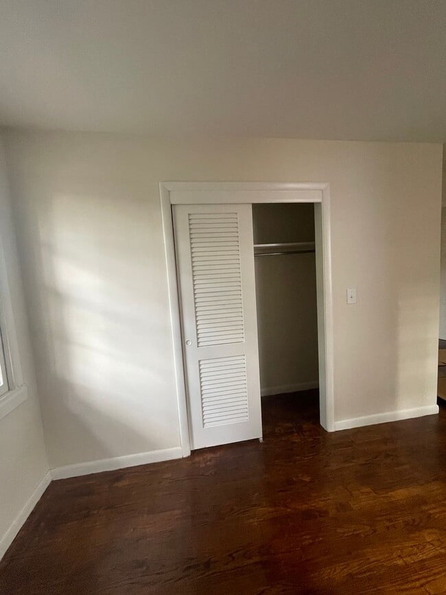 Building Photo - 1036 Seymour Ave