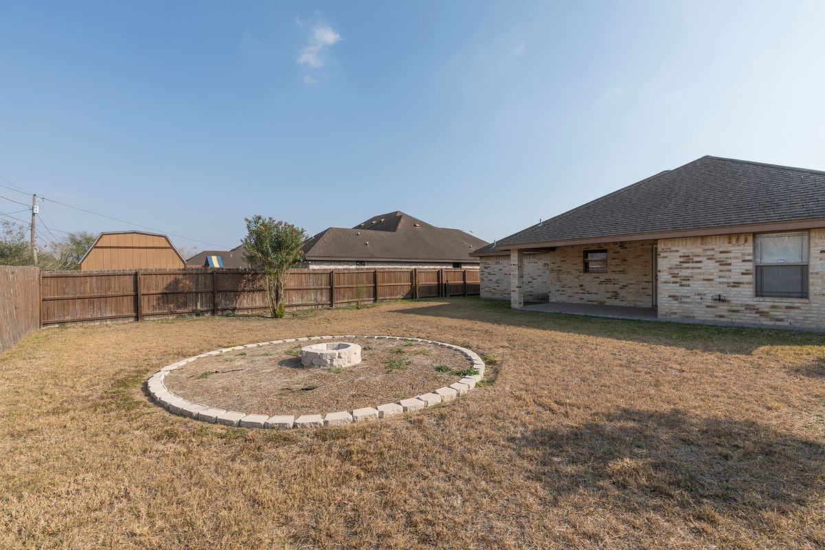 Building Photo - 210 Miranda Ln