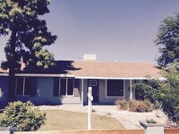 Building Photo - 1416 E Del Rio Dr