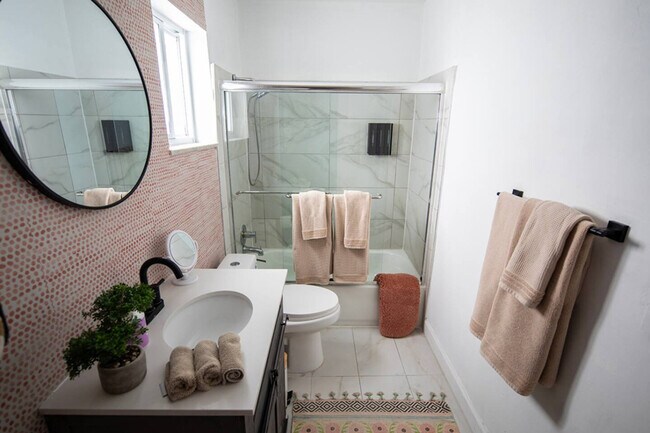 Building Photo - 391 NW 35th Ct