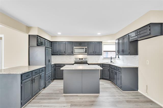 Building Photo - 3305 Coyote Way